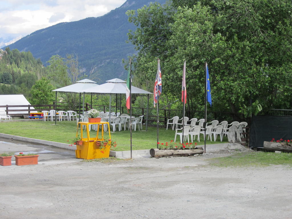 Hotel De La Telecabine Courmayeur Exteriér fotografie